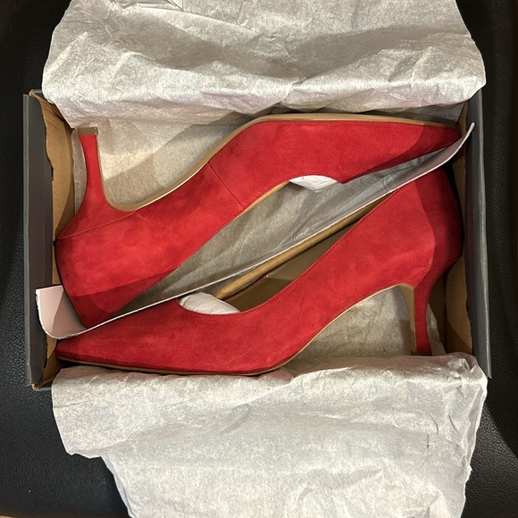 Ann Taylor Red Suede Shoes. Size 10 - Picture 3 of 11